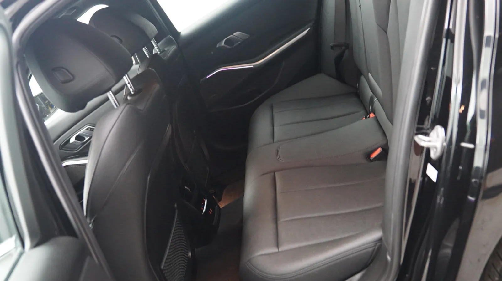 BMW 3 Series photo 12