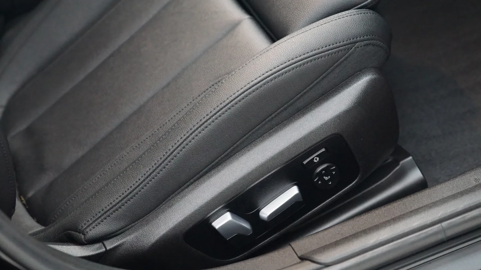 BMW 3 Series photo 14