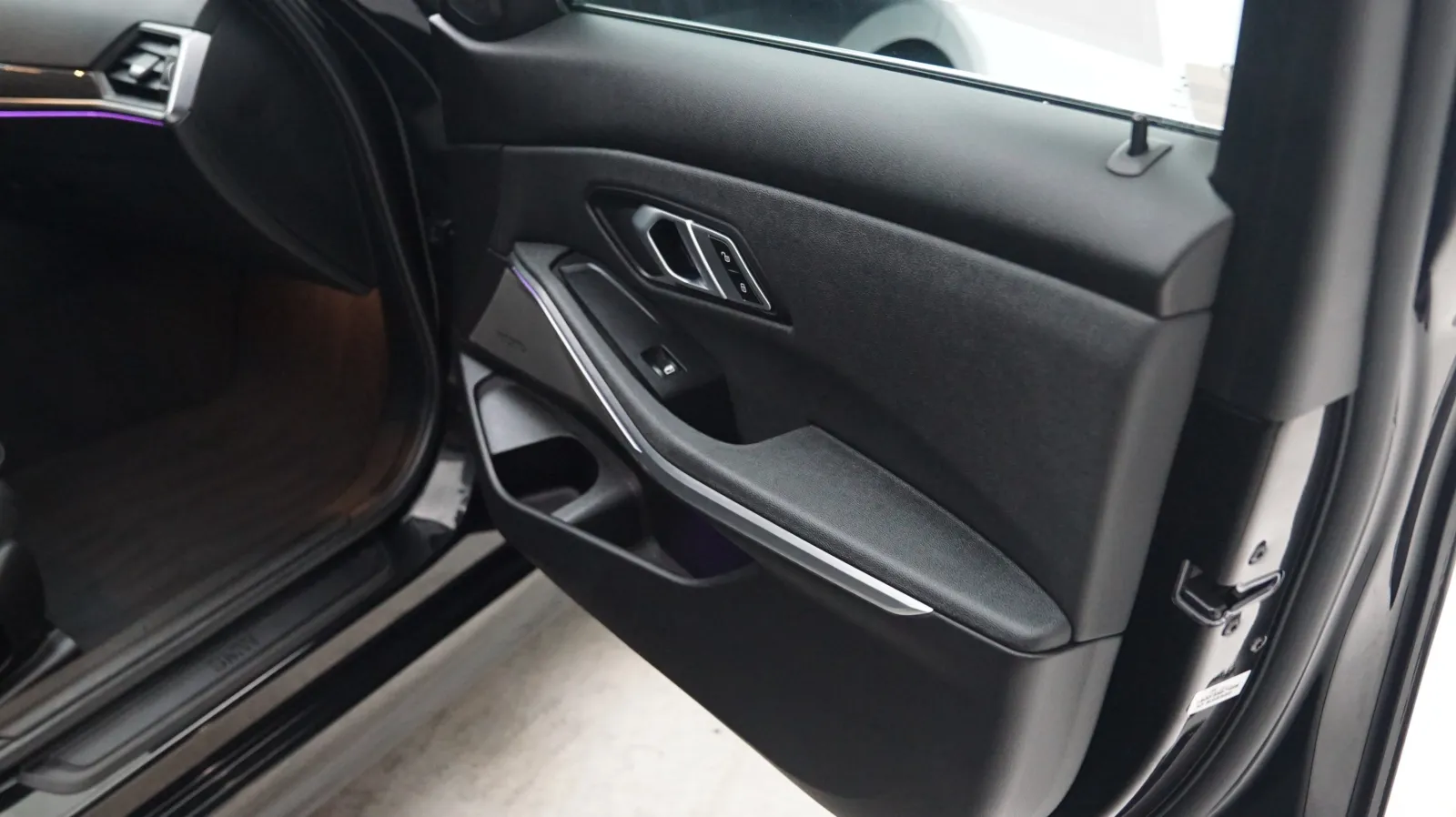 BMW 3 Series photo 15