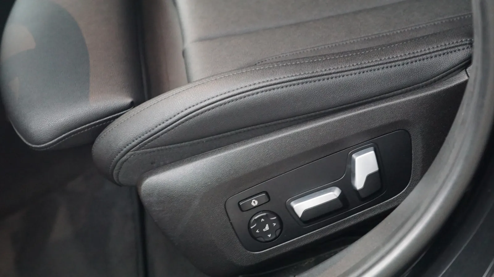 BMW 3 Series photo 16