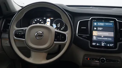 More photos of 2022 Volvo XC90 Recharge Plug-In Hybrid Inscription at Auto City, CA