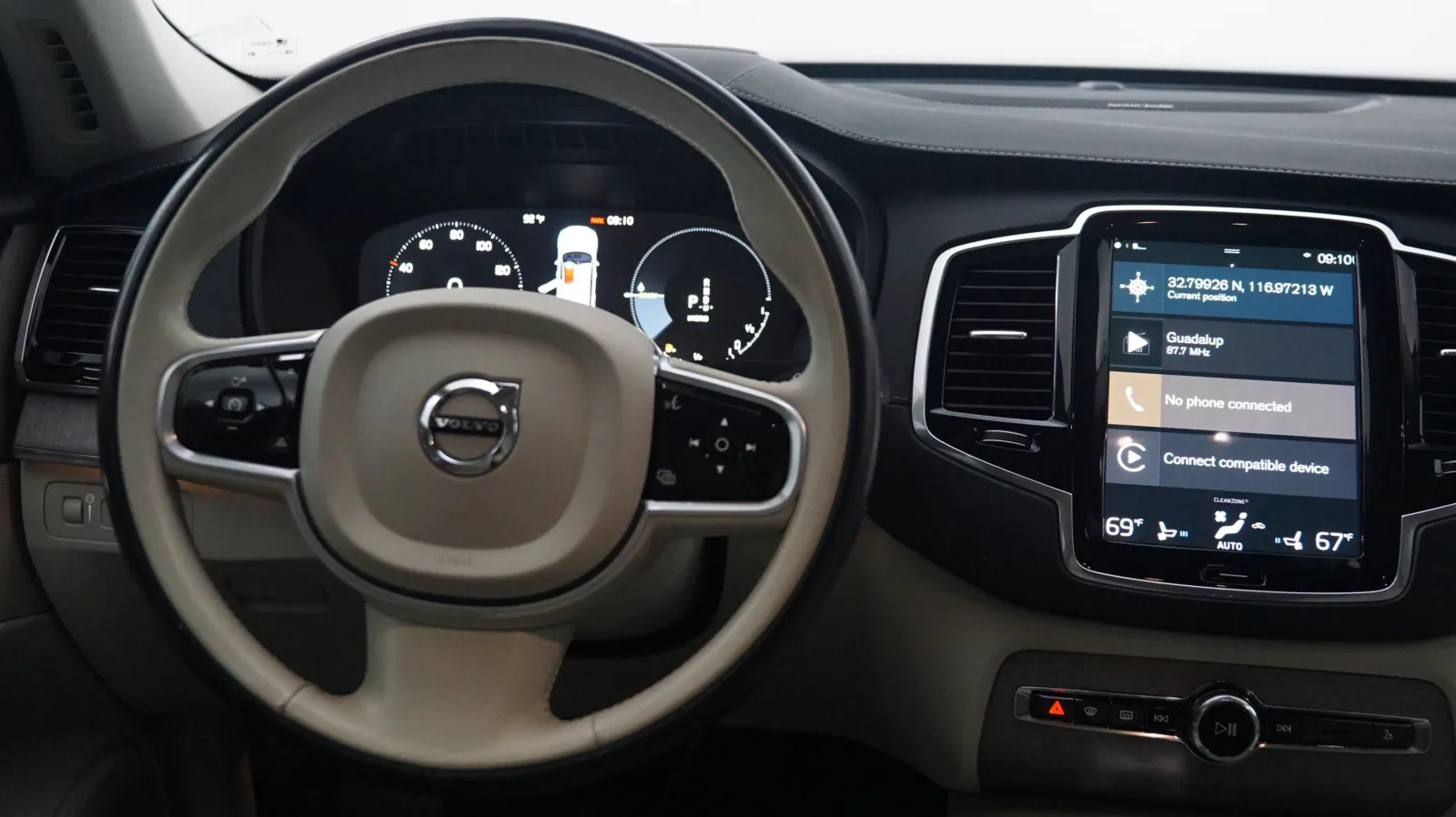 More photos of 2022 Volvo XC90 Recharge Plug-In Hybrid Inscription at Auto City, CA
