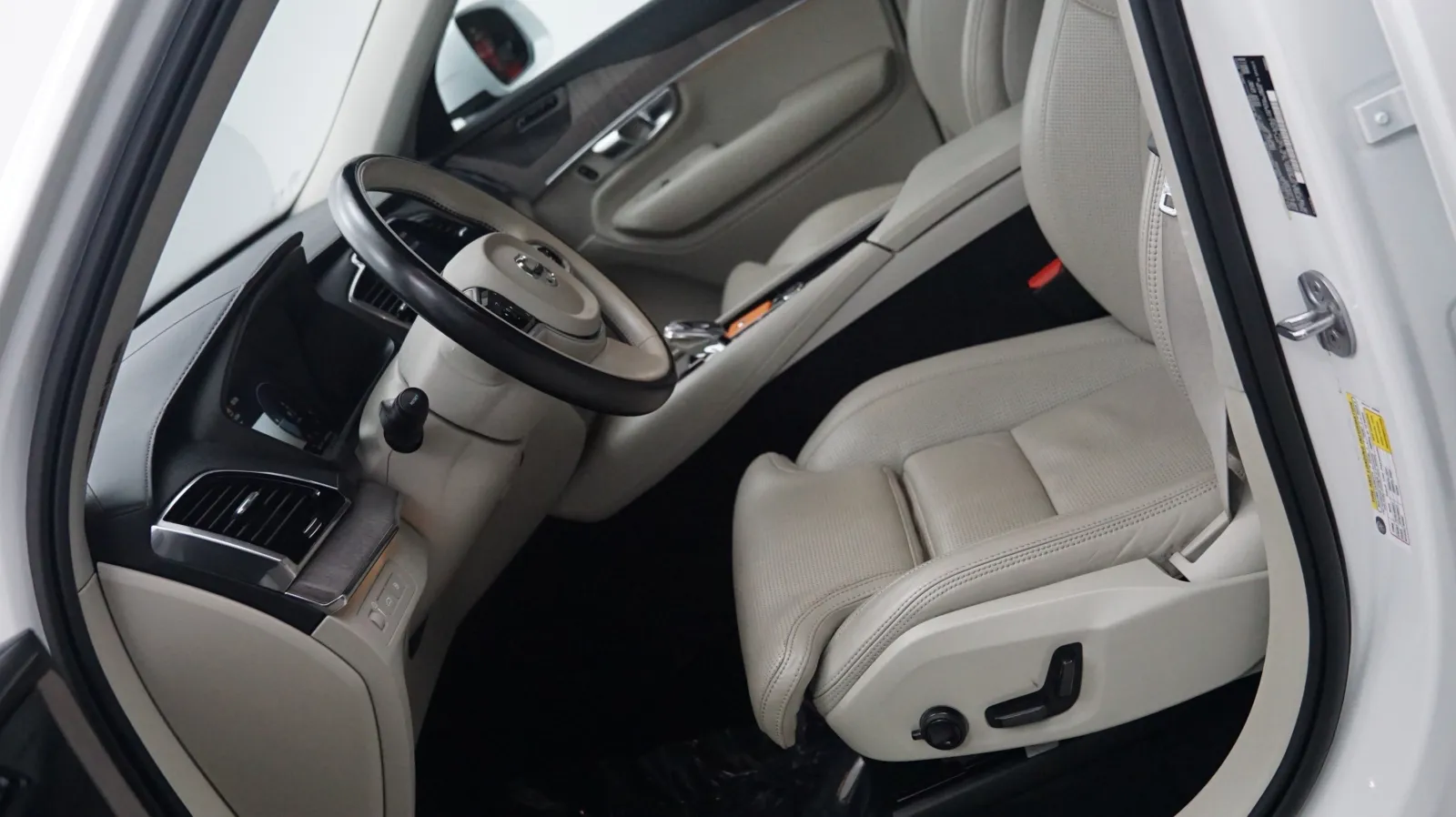 Volvo XC90 photo 7
