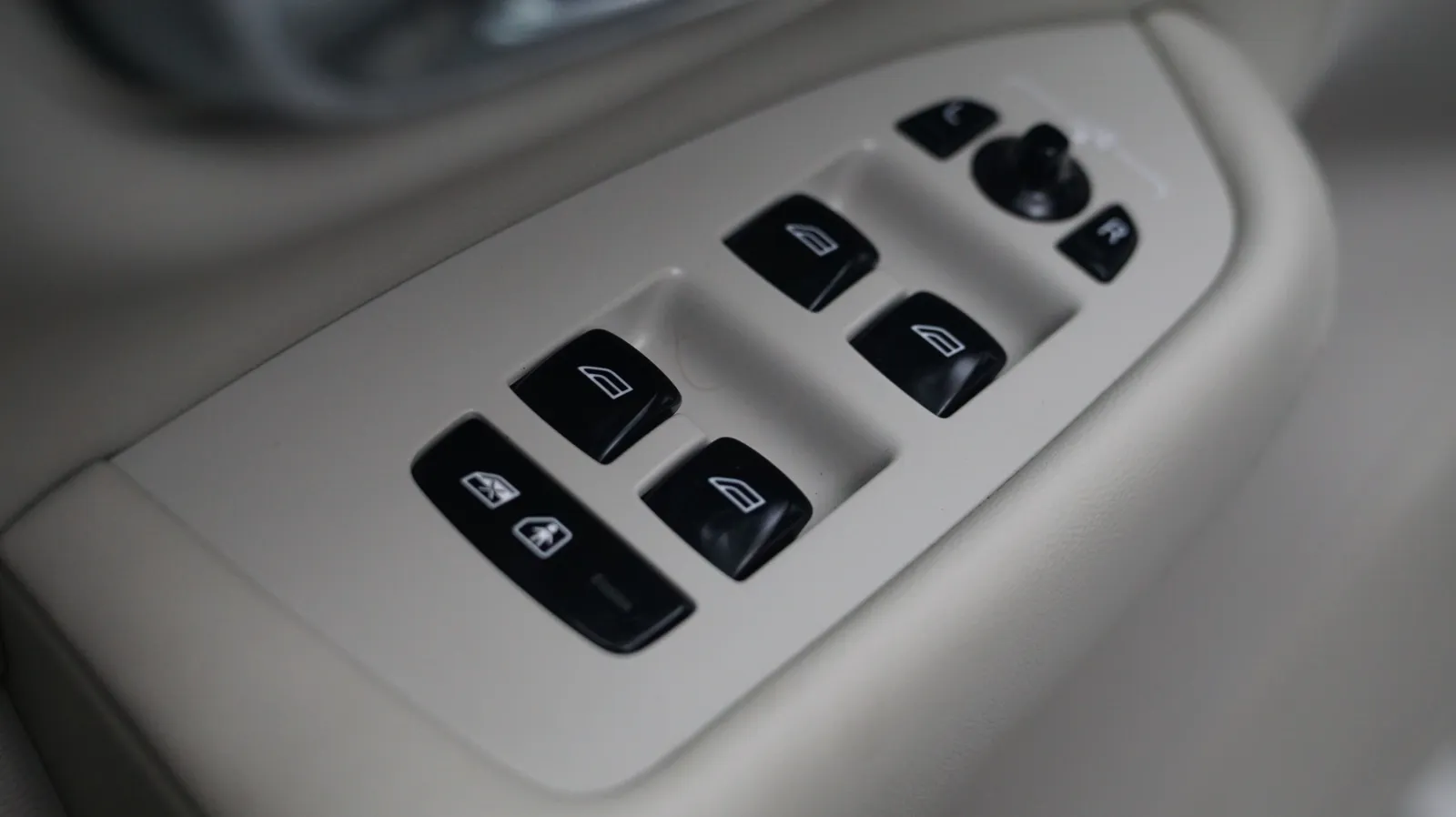 Volvo XC90 photo 18