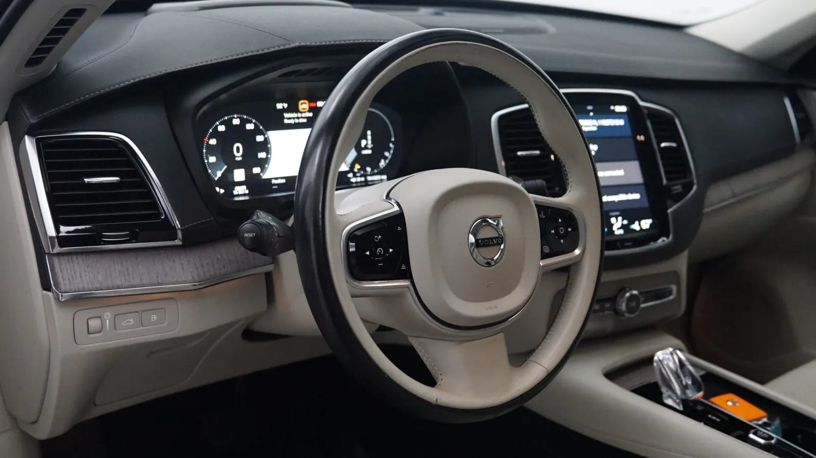Volvo XC90 photo 19