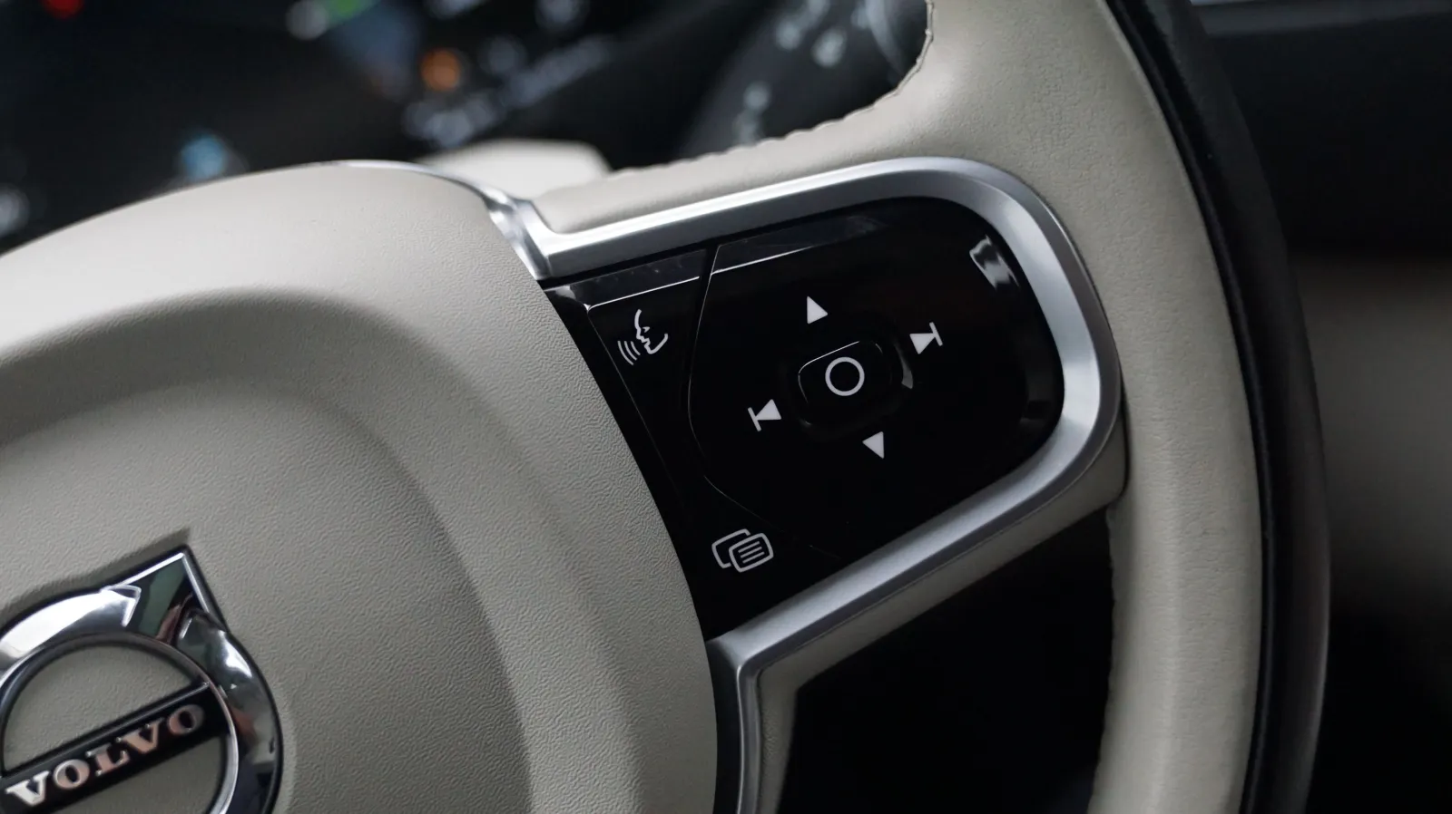 Volvo XC90 photo 22