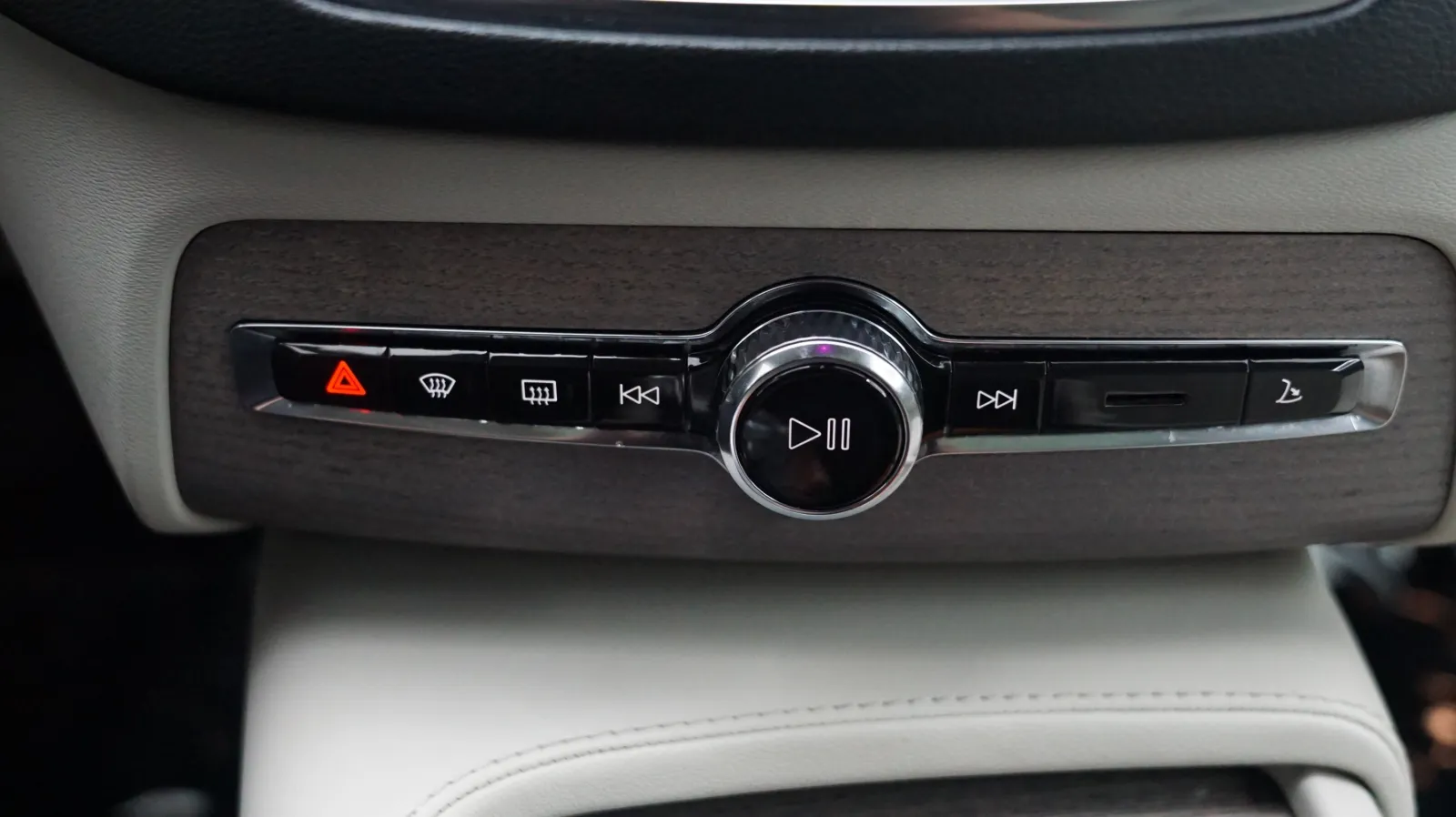 Volvo XC90 photo 25