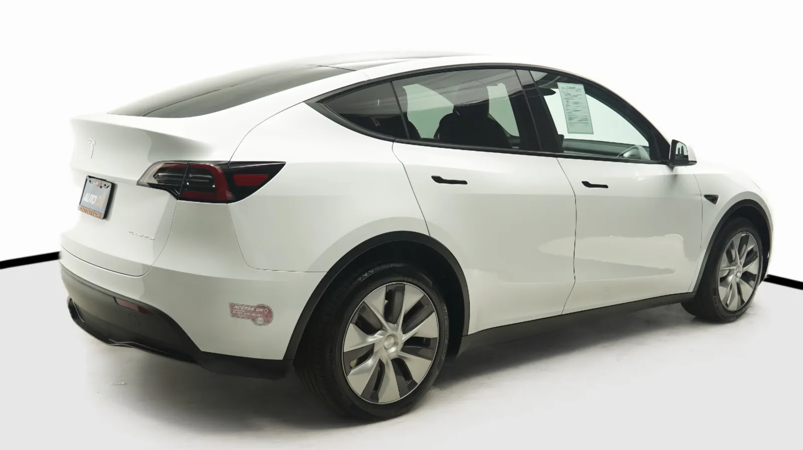 More photos of 2024 Tesla Model Y Long Range at Auto City, CA