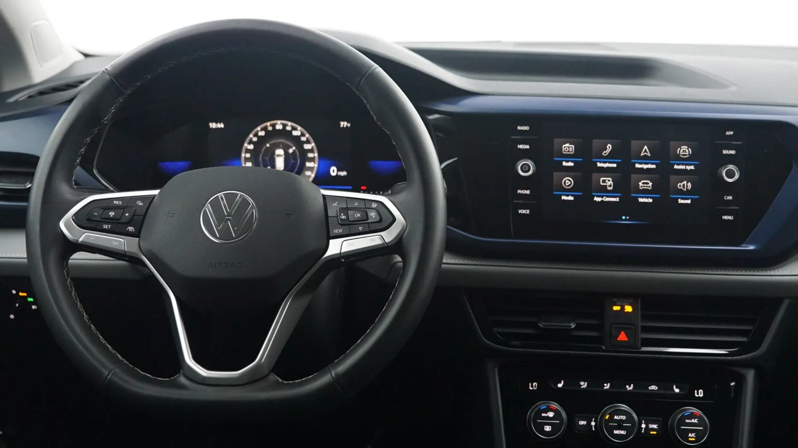 More photos of 2024 Volkswagen Taos SE at Auto City, CA
