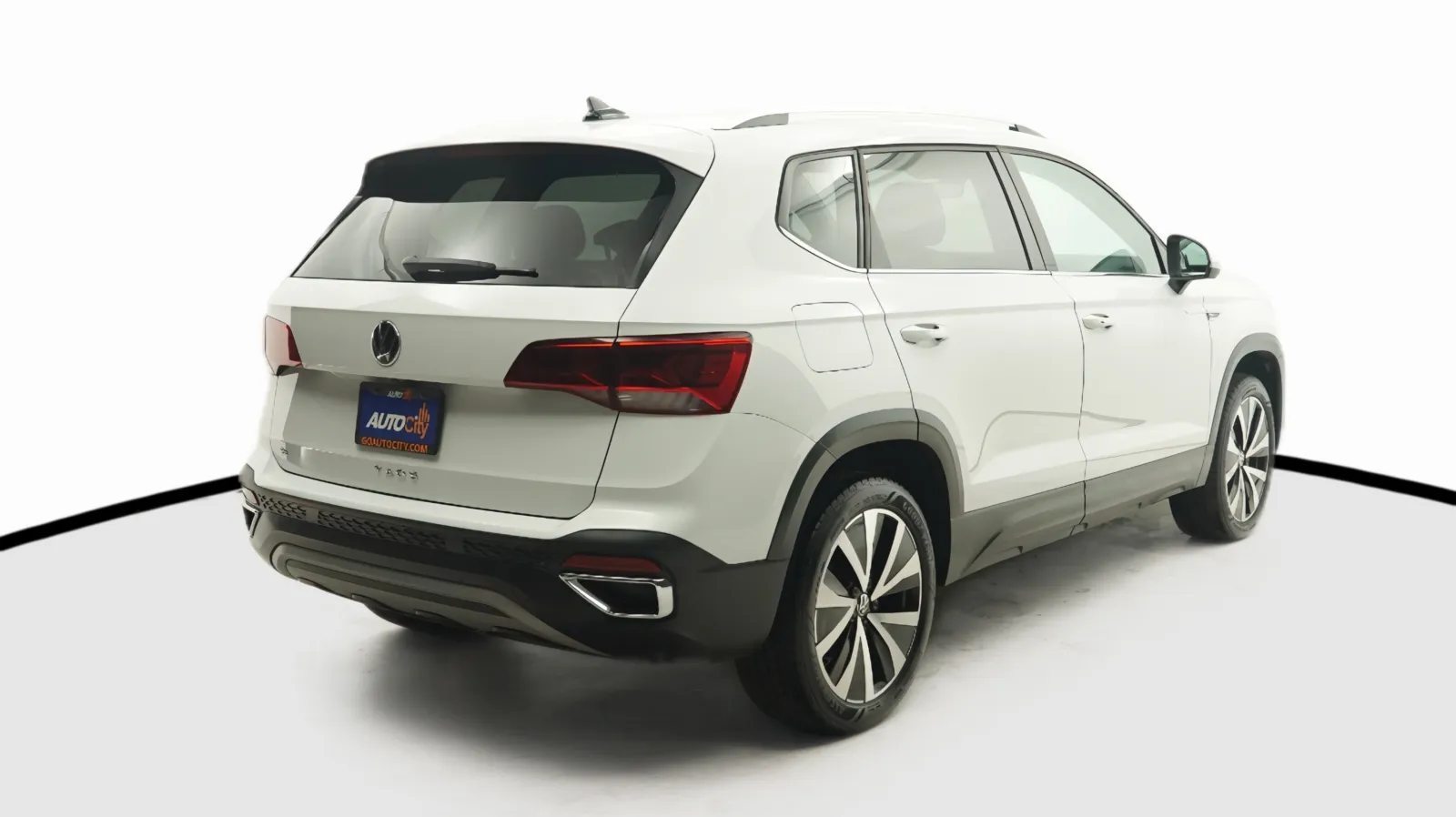 More photos of 2024 Volkswagen Taos SE at Auto City, CA