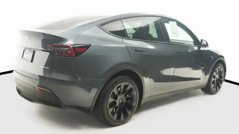 More photos of 2023 Tesla Model Y Long Range at Auto City, CA