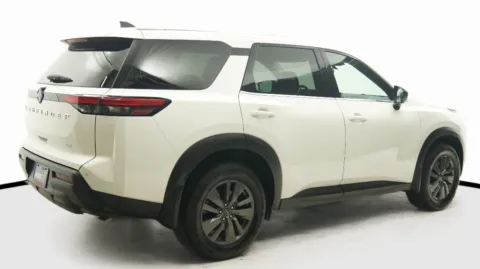 More photos of 2024 Nissan Pathfinder S at Auto City, CA