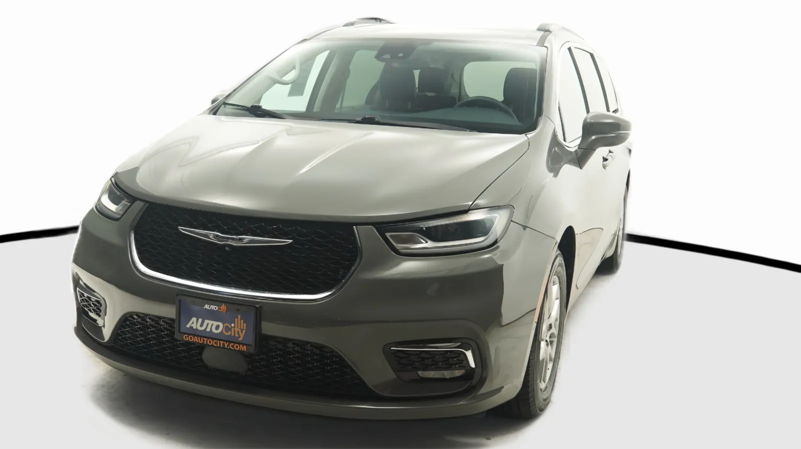 Gray 2022 Chrysler Pacifica Touring L for sale in El Cajon, CA