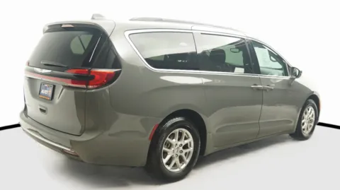 More photos of 2022 Chrysler Pacifica Touring L at Auto City, CA