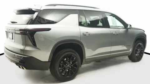 More photos of 2024 Chevrolet Traverse FWD LT at Auto City, CA