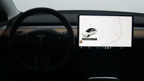 More photos of 2021 Tesla Model 3 Standard Range Plus at Auto City, CA
