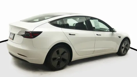 More photos of 2021 Tesla Model 3 Standard Range Plus at Auto City, CA