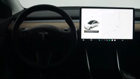 More photos of 2021 Tesla Model Y Long Range at Auto City, CA