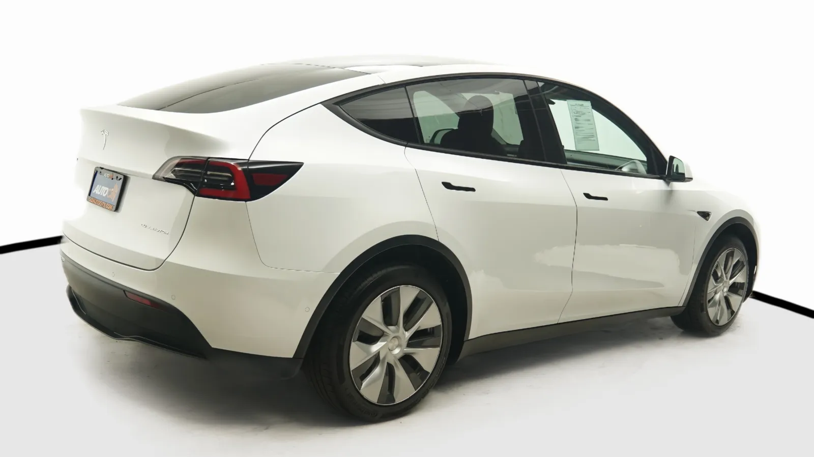 More photos of 2021 Tesla Model Y Long Range at Auto City, CA