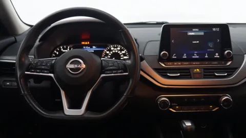 More photos of 2024 Nissan Altima 2.5 SR at Auto City, CA