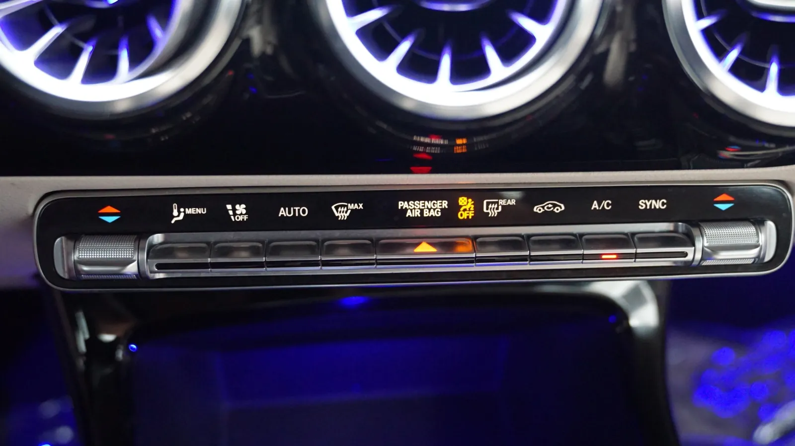 Mercedes-Benz CLA photo 22