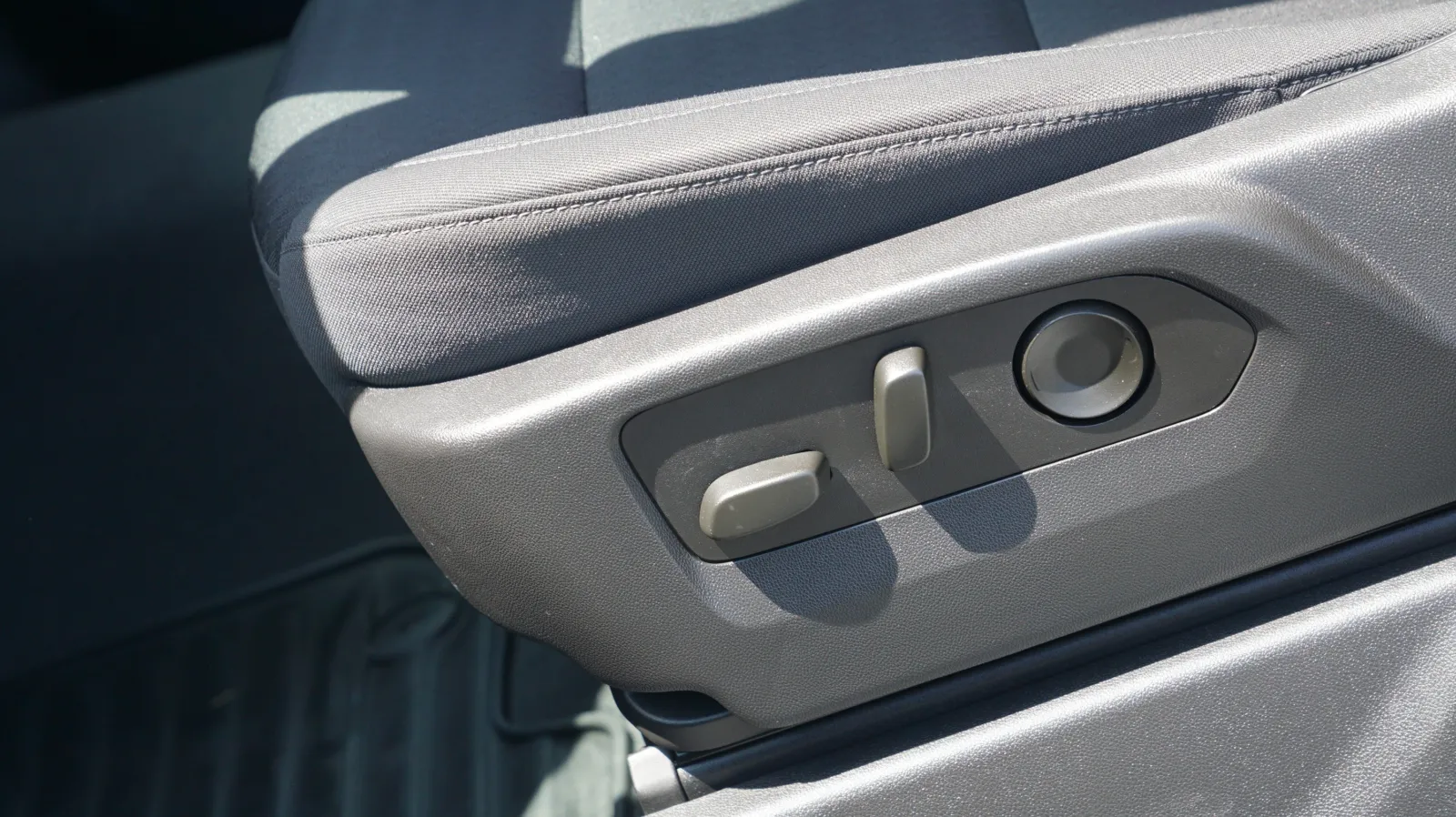 Chevrolet Silverado photo 14