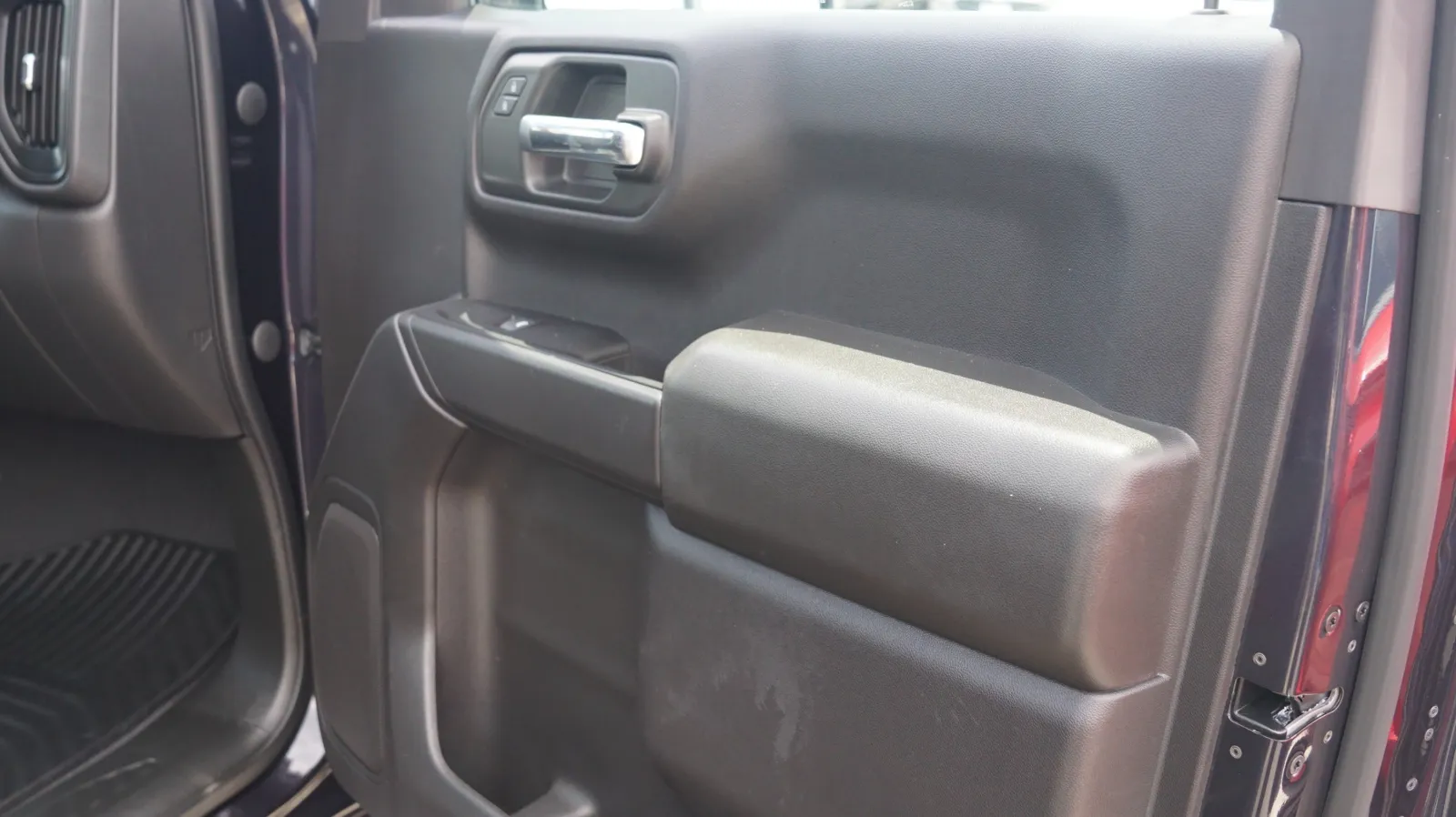 Chevrolet Silverado photo 17