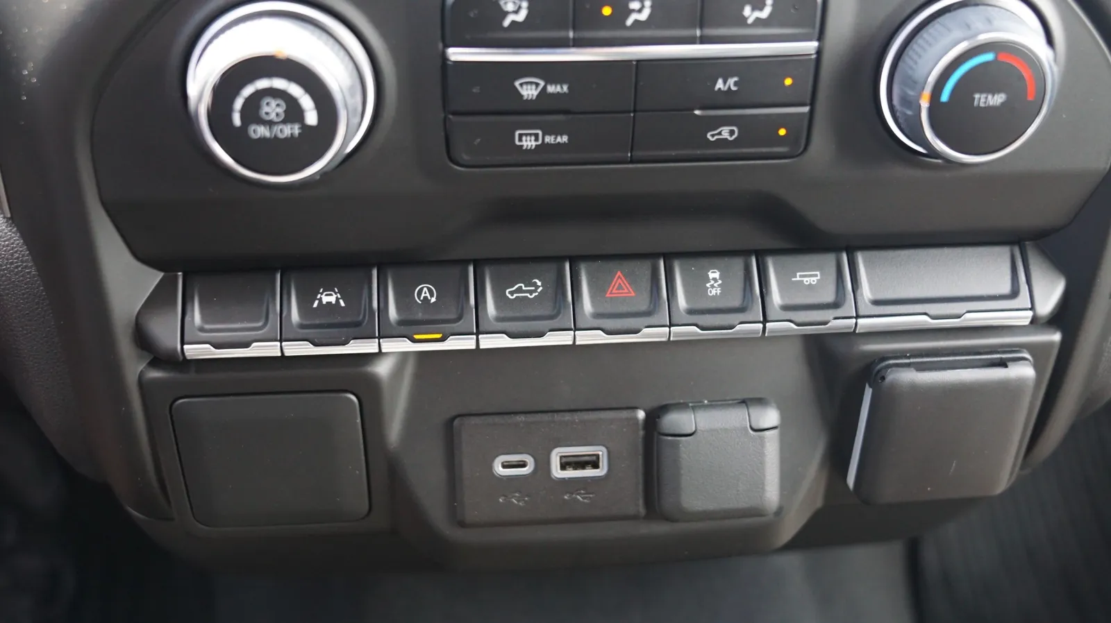Chevrolet Silverado photo 21