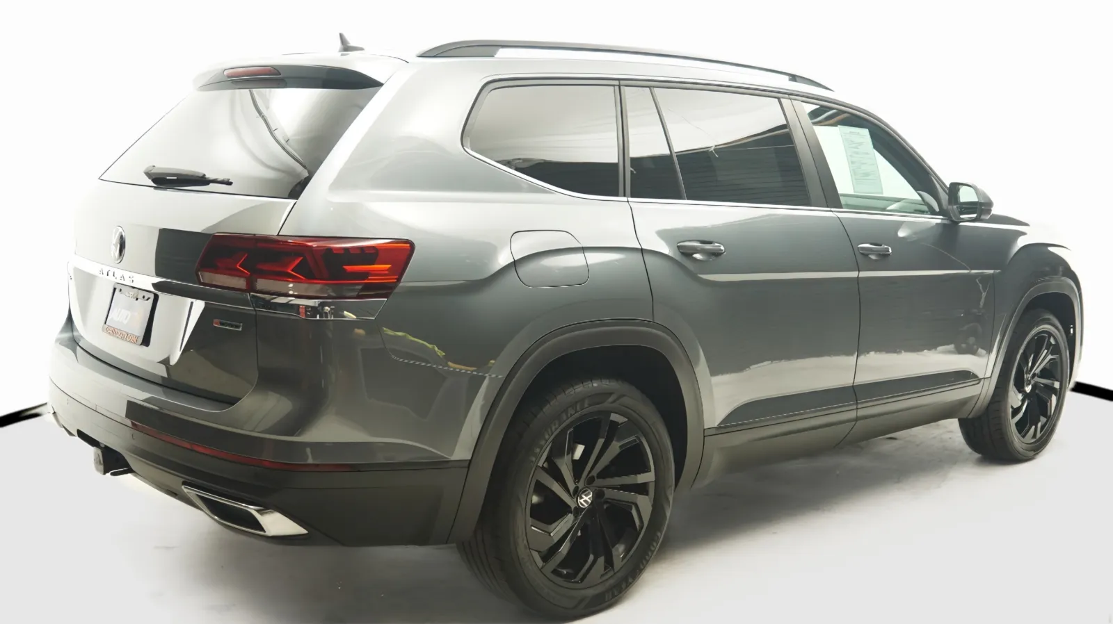 More photos of 2022 Volkswagen Atlas 3.6L V6 SE w/Technology at Auto City, CA
