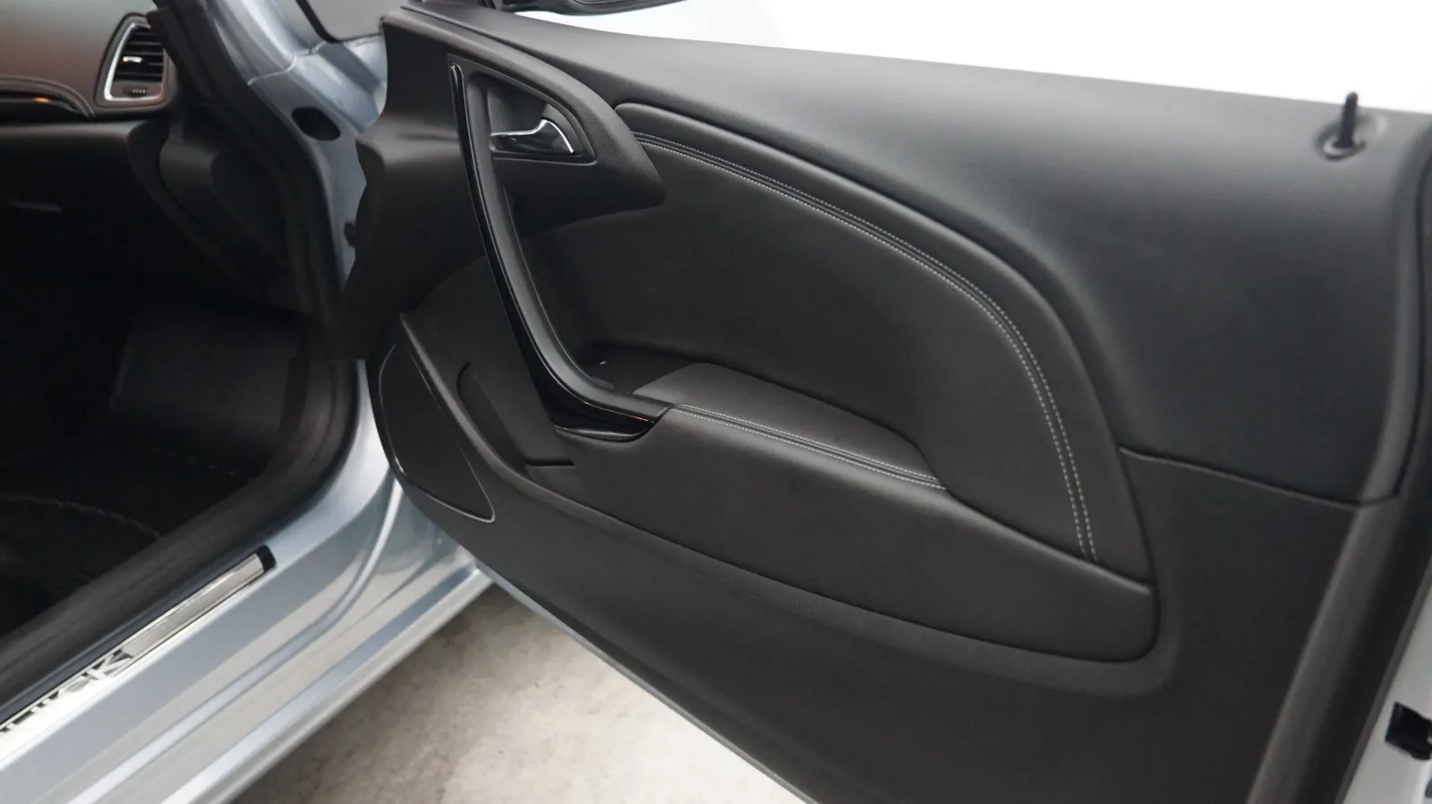 Buick Cascada photo 15