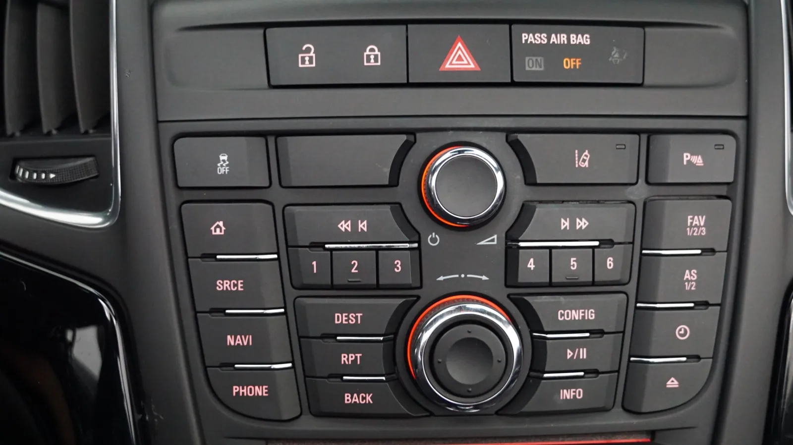 Buick Cascada photo 22
