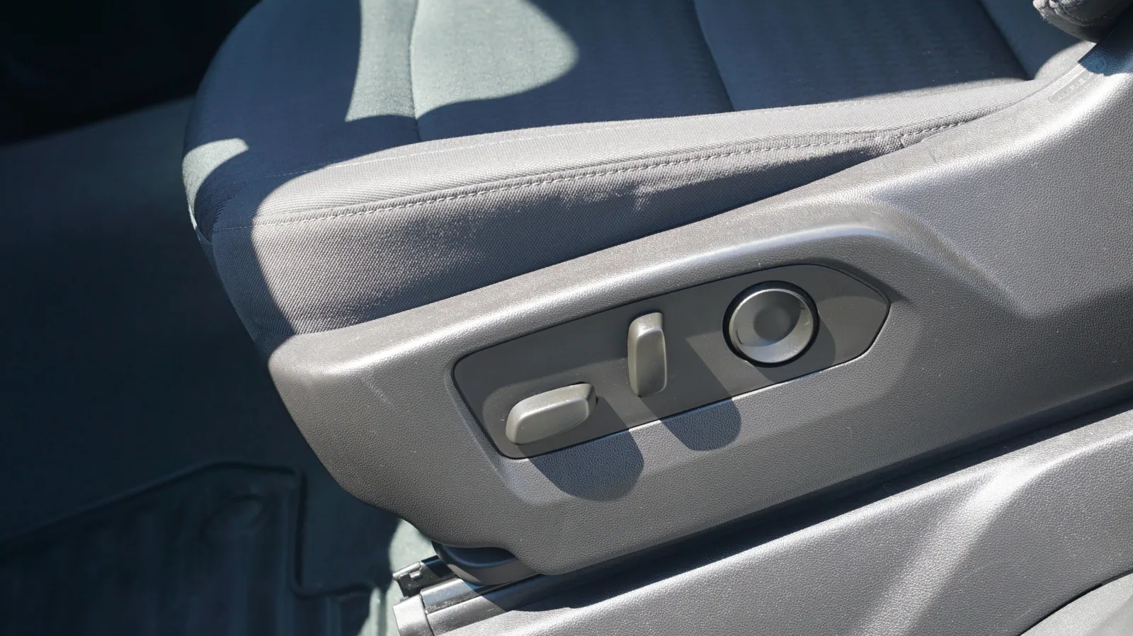 Chevrolet Silverado photo 14