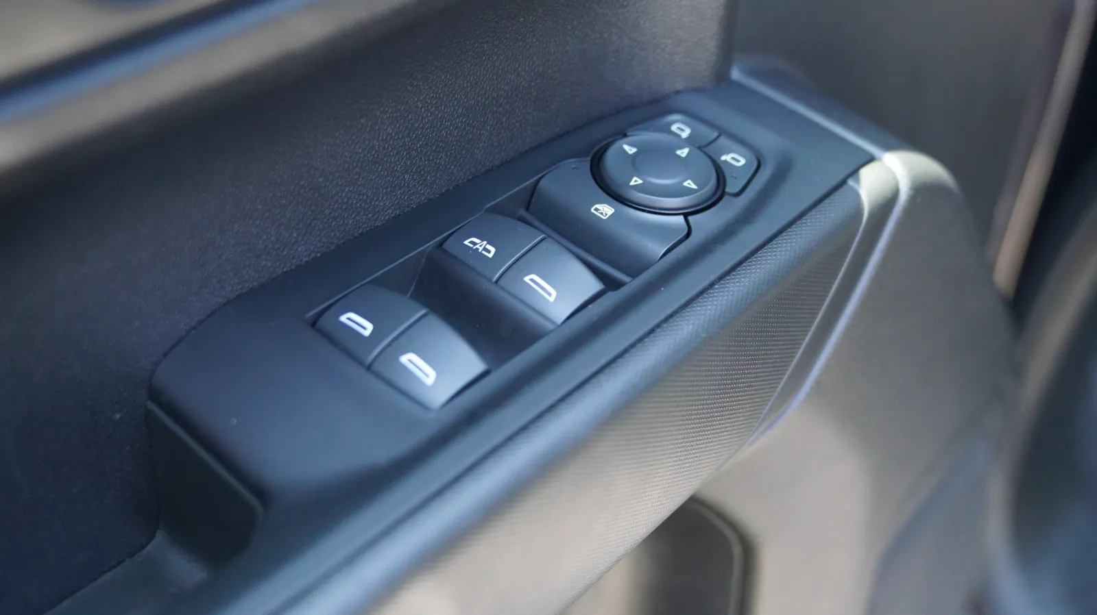 Chevrolet Silverado photo 15