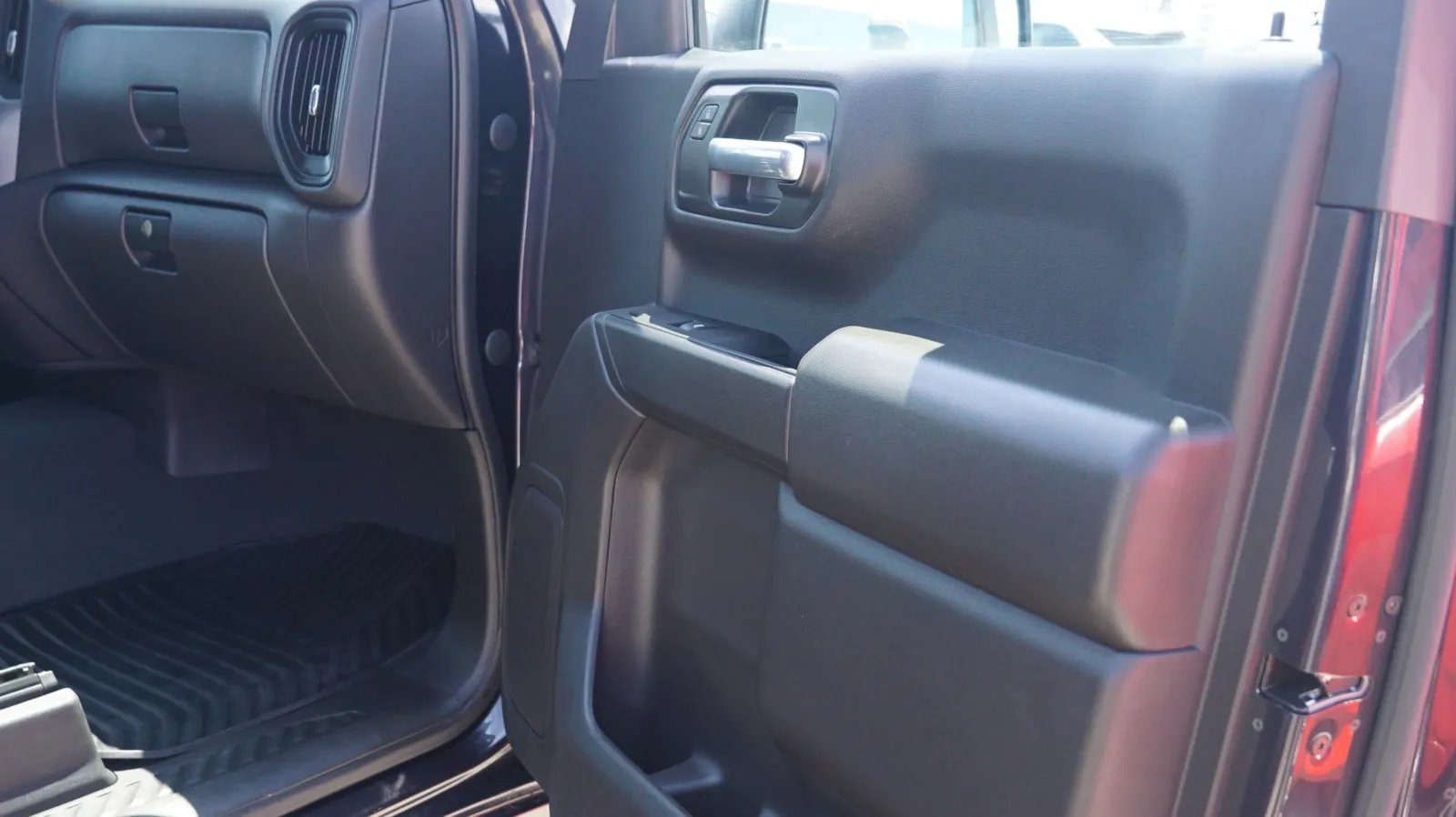 Chevrolet Silverado photo 17