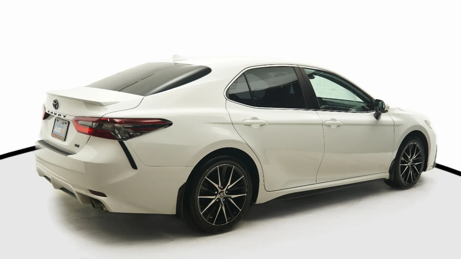 More photos of 2024 Toyota Camry SE at Auto City, CA