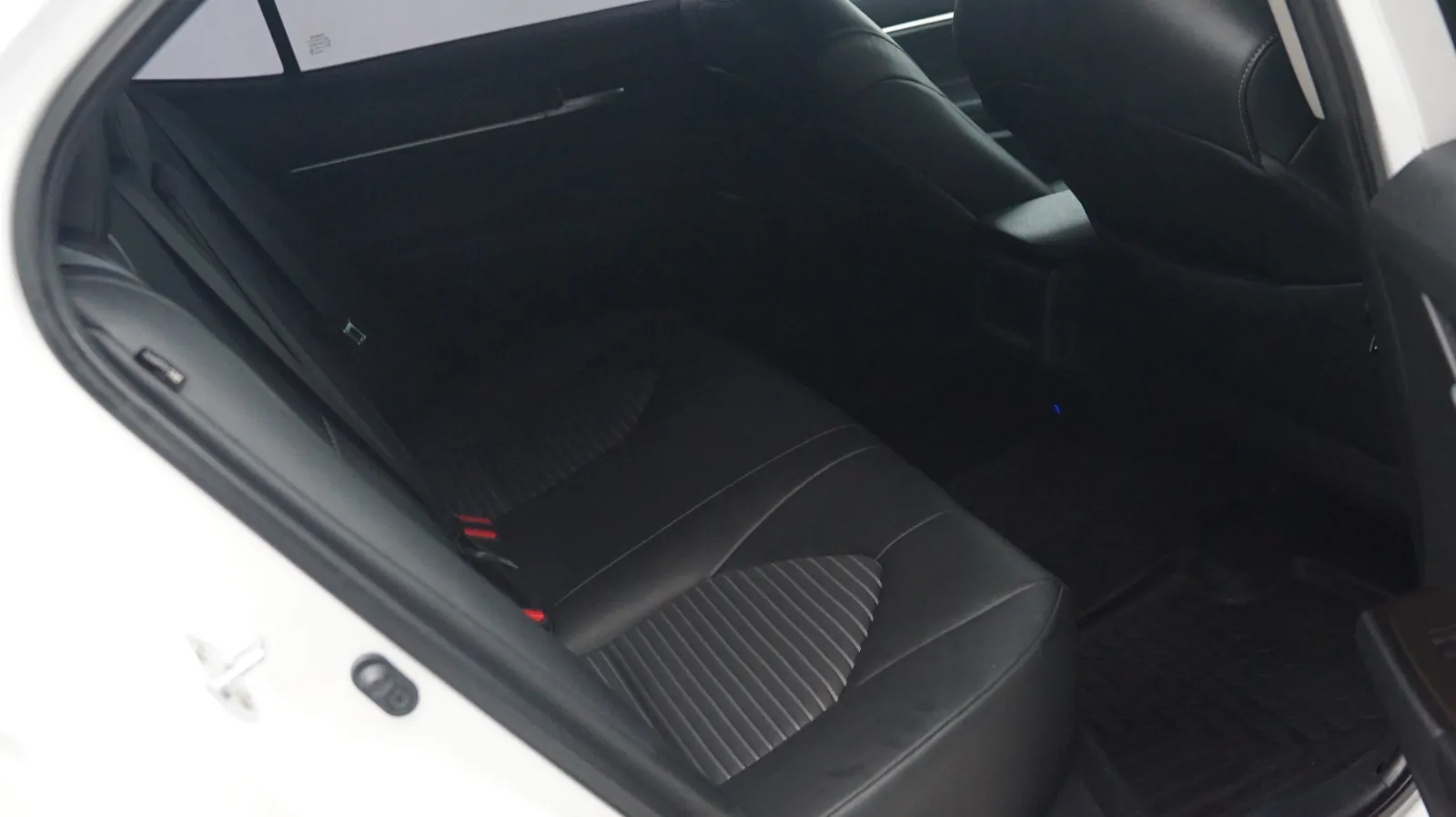 Toyota Camry photo 11