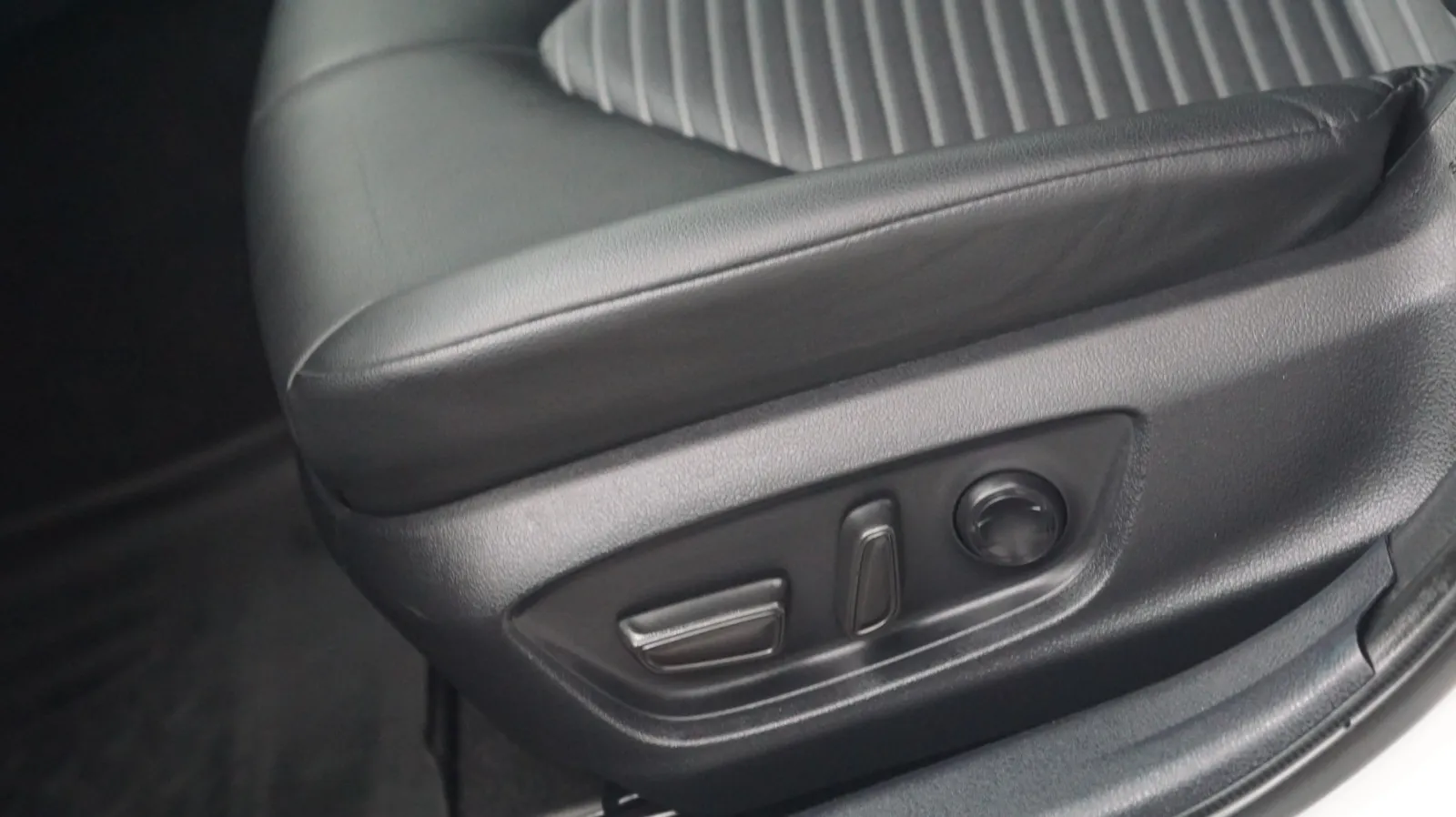Toyota Camry photo 15