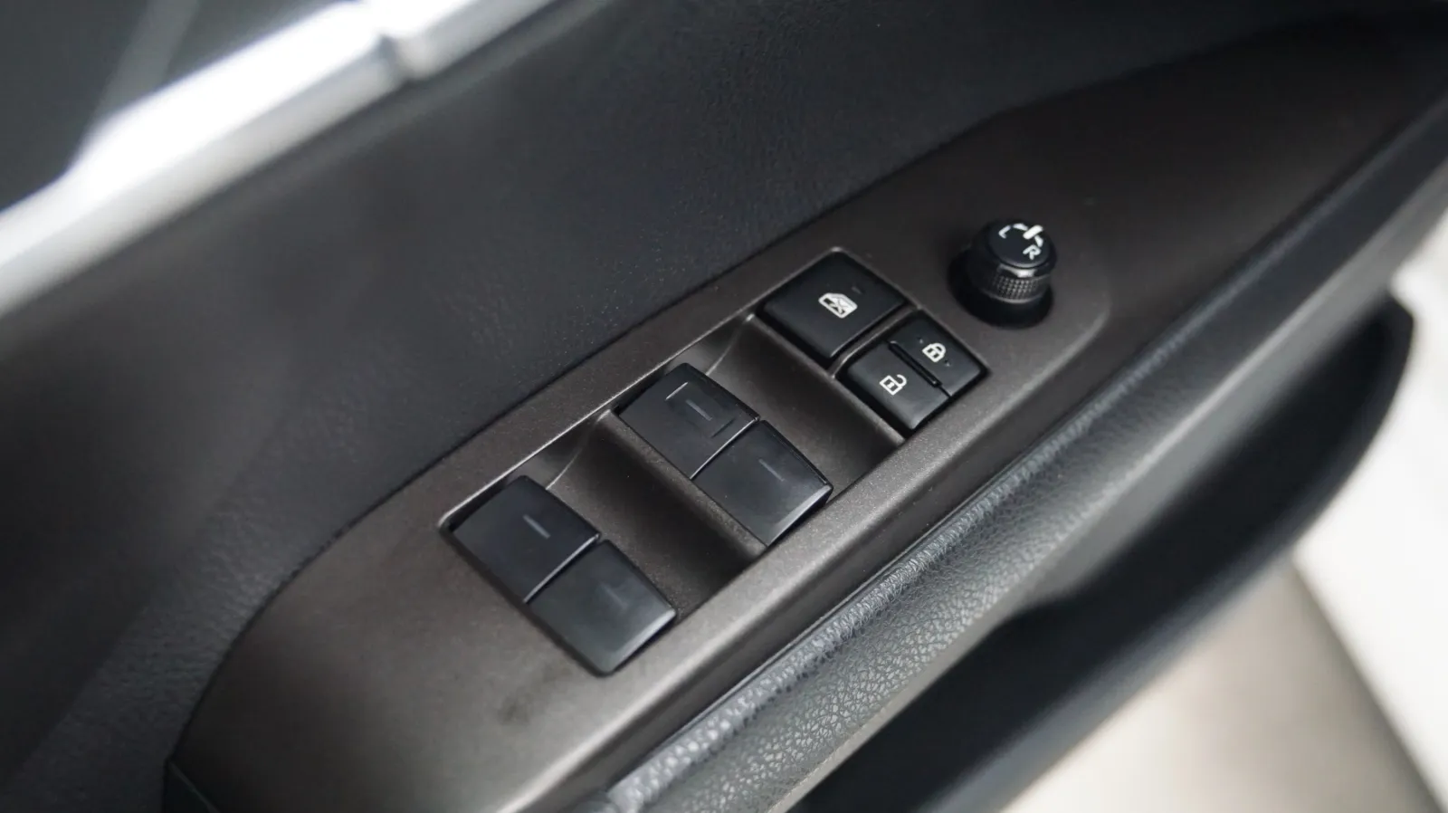 Toyota Camry photo 16