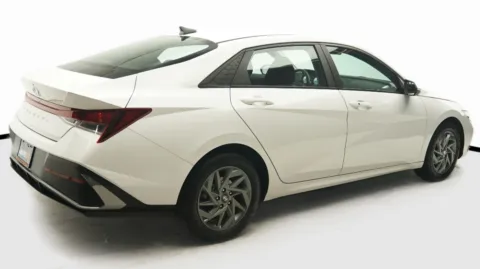 More photos of 2024 Hyundai Elantra SEL at Auto City, CA