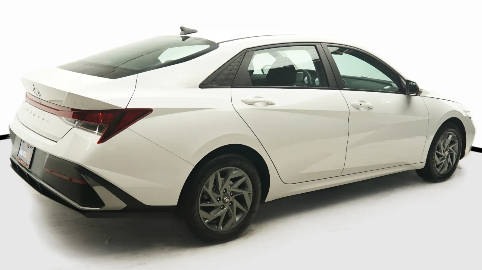 More photos of 2024 Hyundai Elantra SEL at Auto City, CA