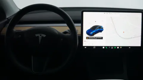 More photos of 2021 Tesla Model Y Long Range at Auto City, CA