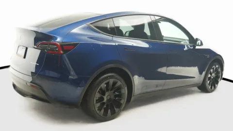 More photos of 2021 Tesla Model Y Long Range at Auto City, CA