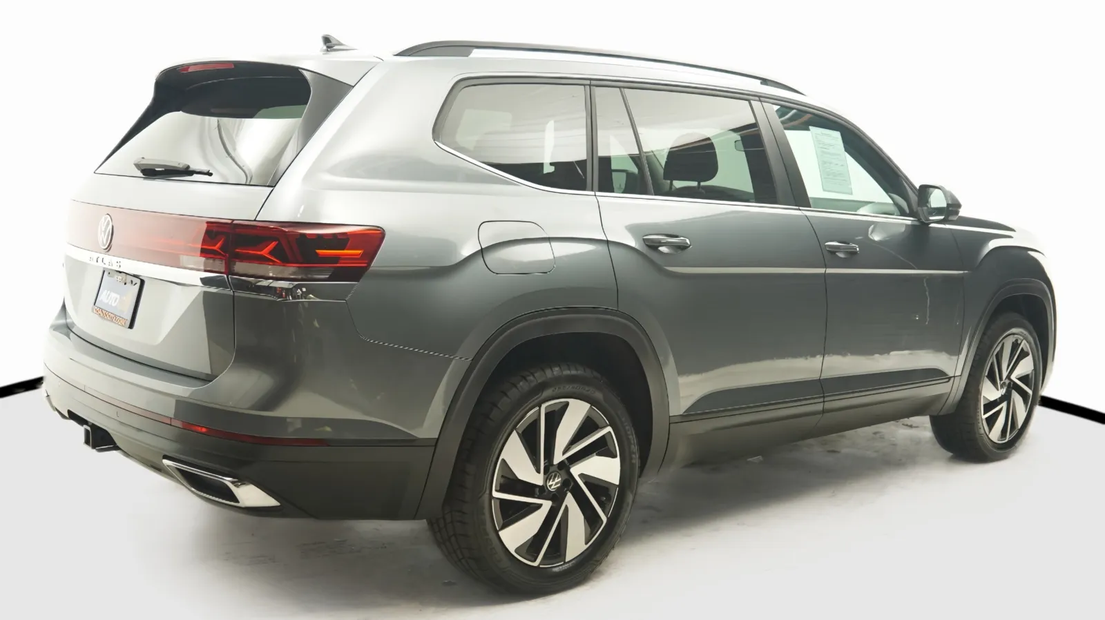More photos of 2024 Volkswagen Atlas 2.0T SE w/Technology at Auto City, CA