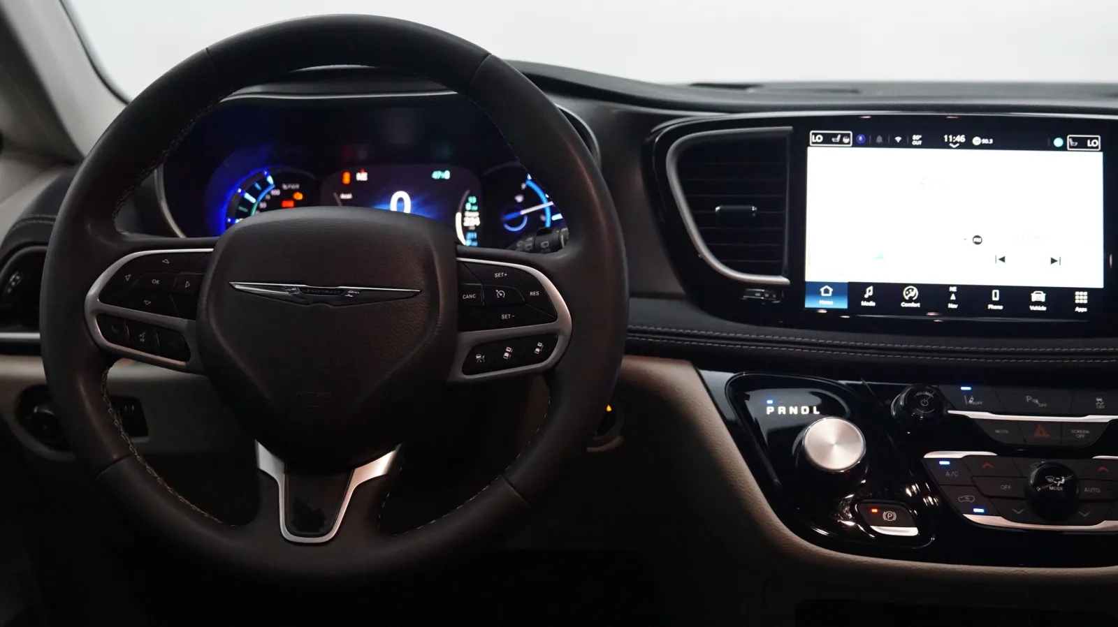 More photos of 2024 Chrysler Pacifica Hybrid Select at Auto City, CA