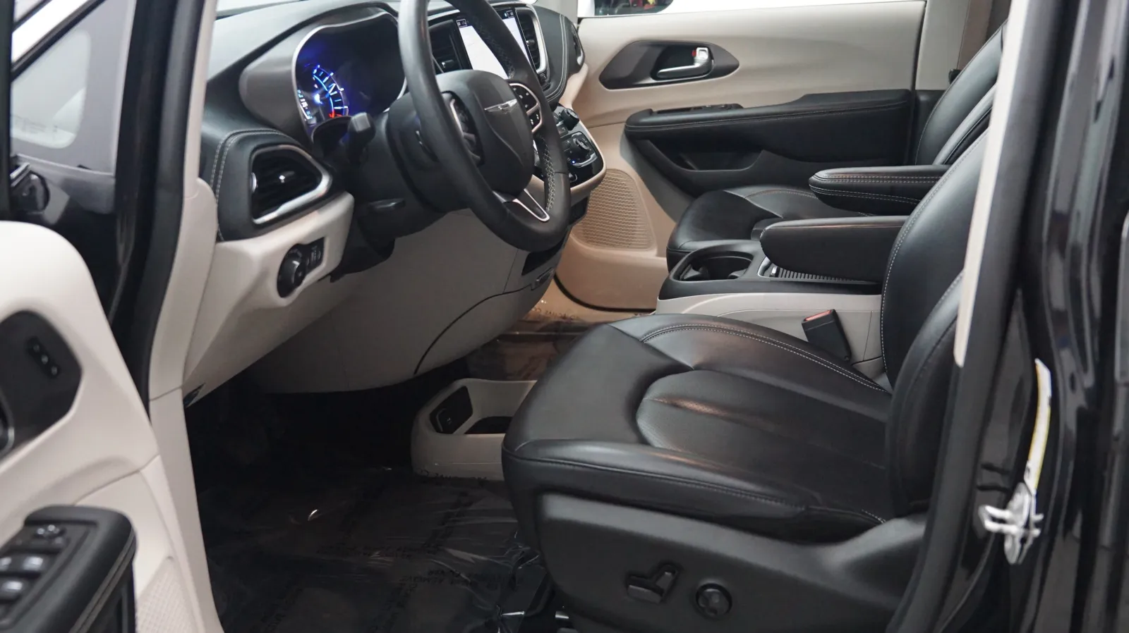 Chrysler Pacifica photo 7