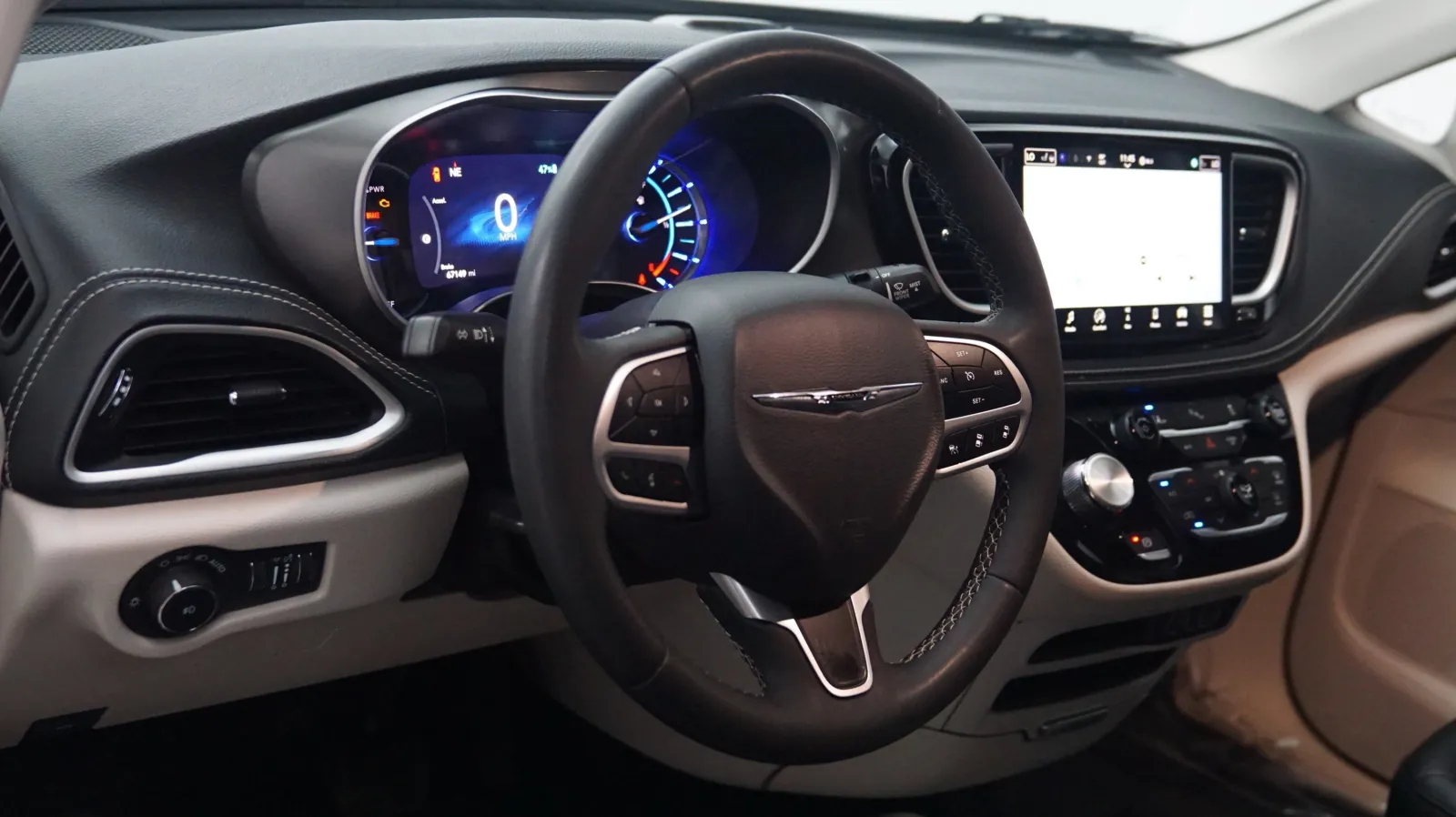 Chrysler Pacifica photo 17