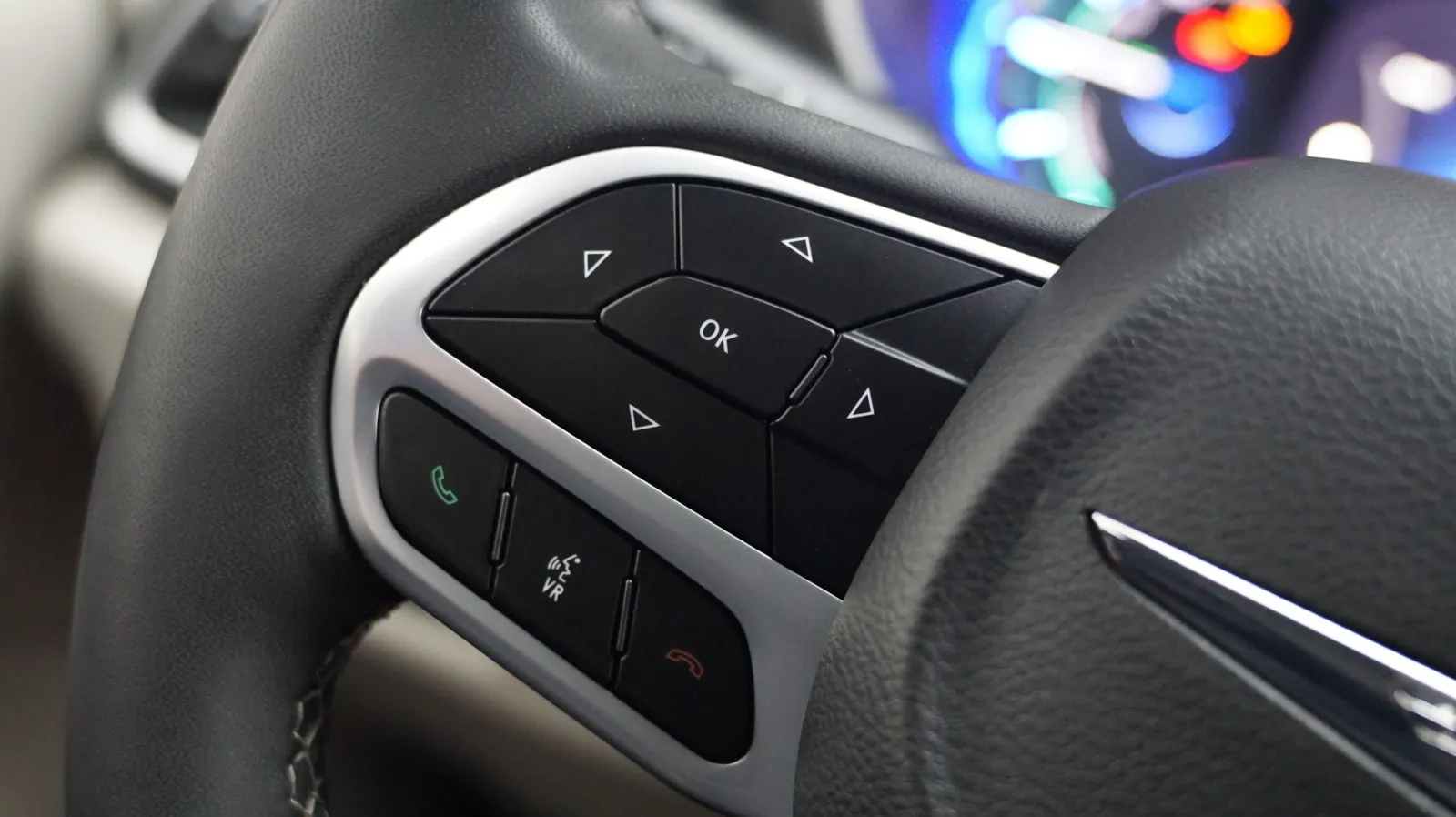 Chrysler Pacifica photo 18