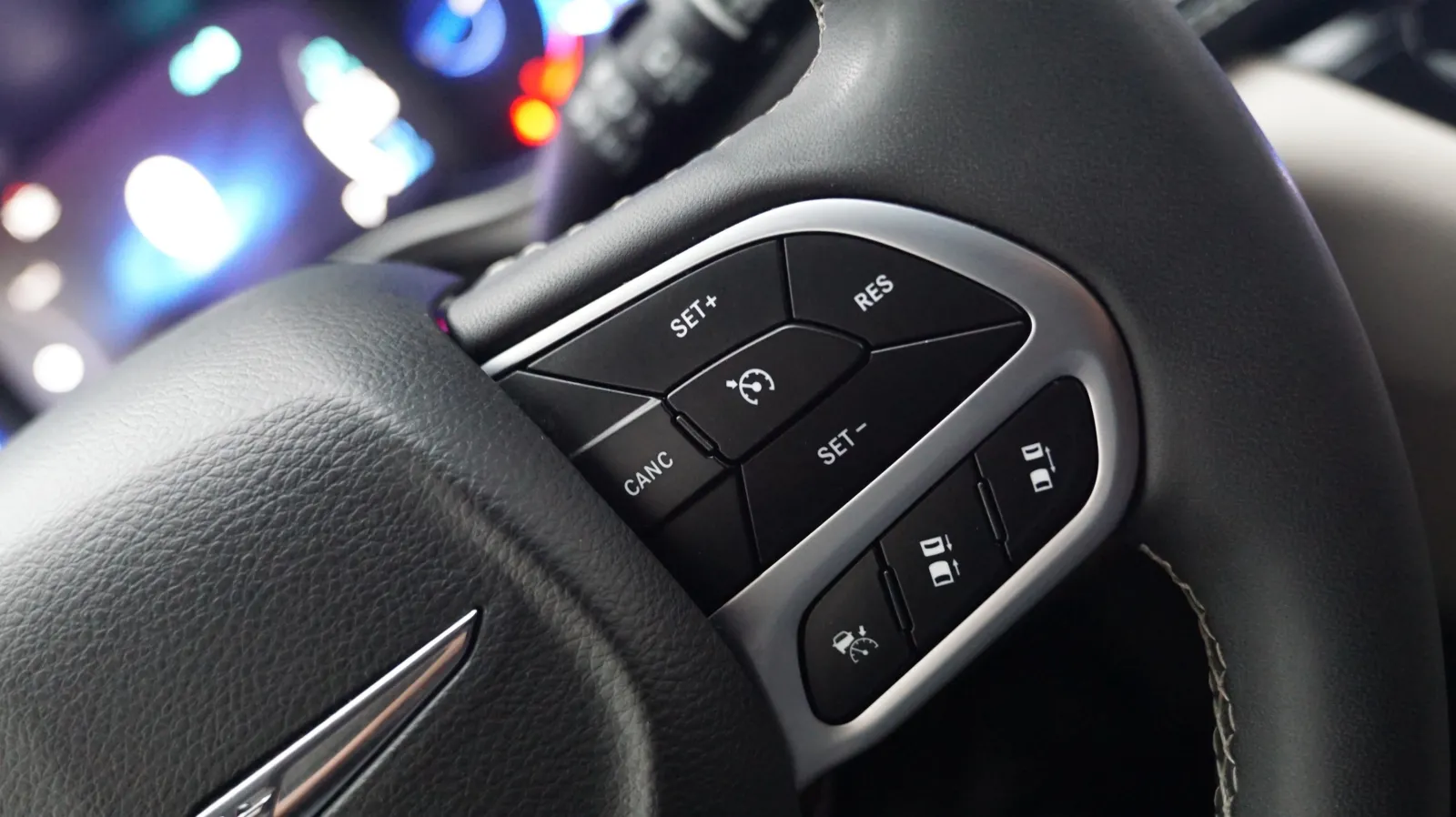 Chrysler Pacifica photo 19