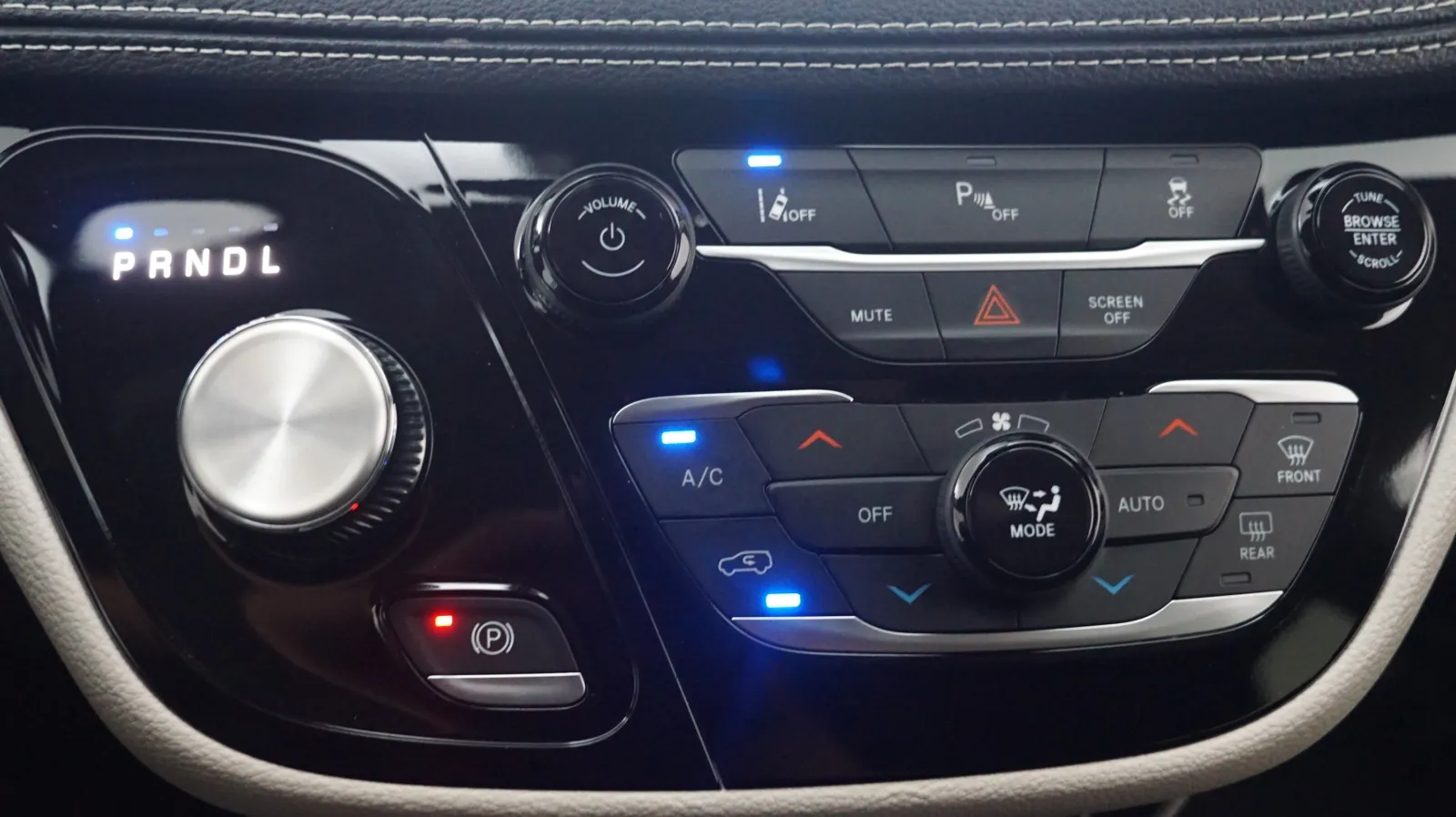 Chrysler Pacifica photo 21