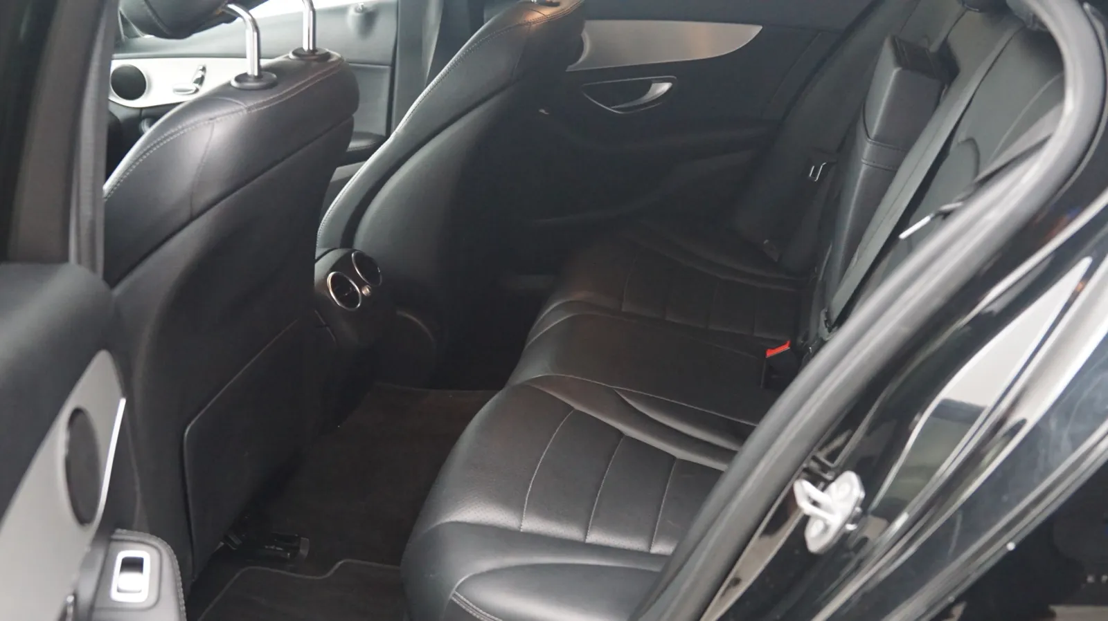 Mercedes-Benz C-Class photo 12